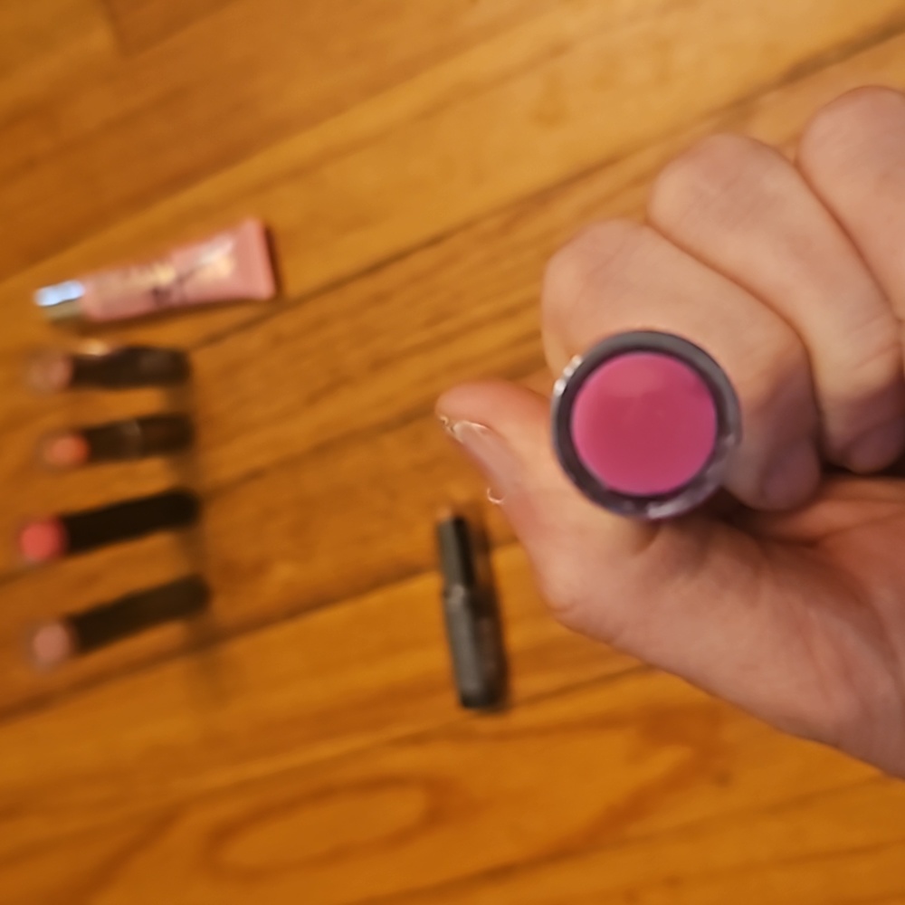 LA Girls Lipsticks and Lip paint New - Picture 4 of 14